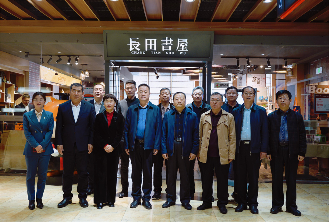 1678348487204226.jpg 合影.jpg