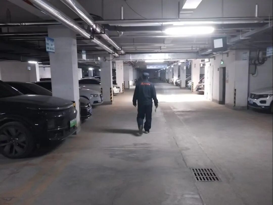 【長(zhǎng)田動(dòng)態(tài)】“平安合伙人”織就社區(qū)安全網(wǎng)：長(zhǎng)田物業(yè)及時(shí)處置充電安全隱患